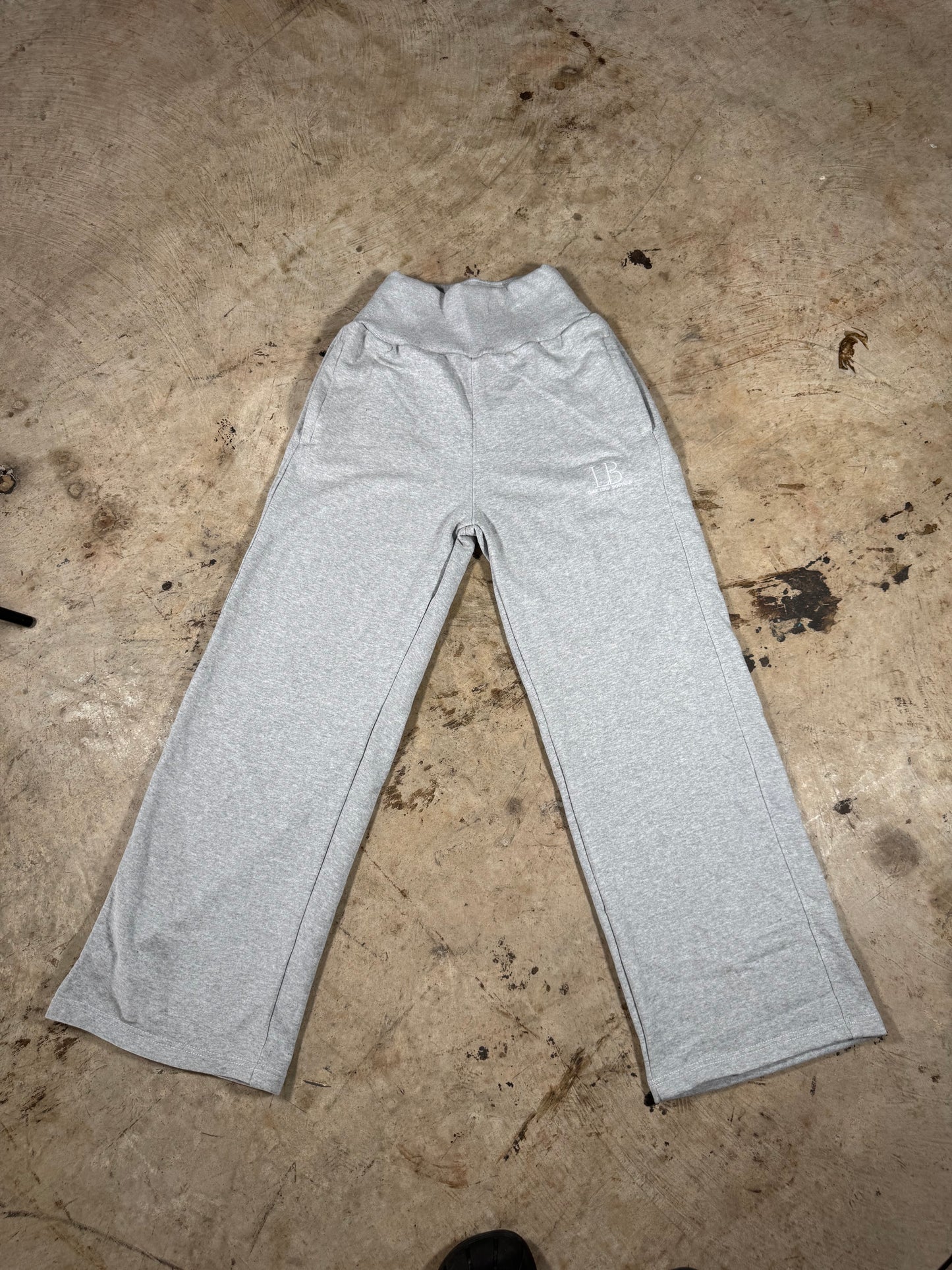 LB’s Signature Comfy Oversized Pants. ❄️