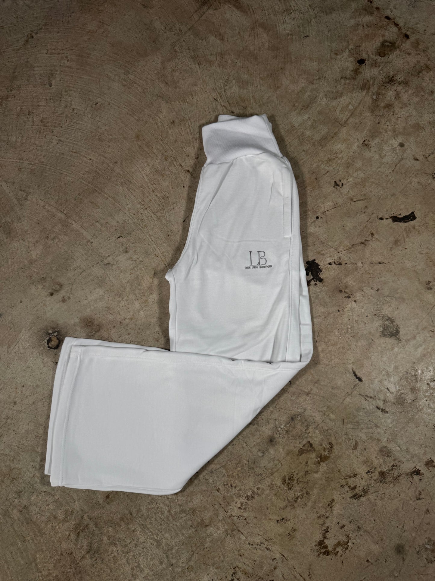 LB’s Signature Comfy Oversized Pants. ❄️