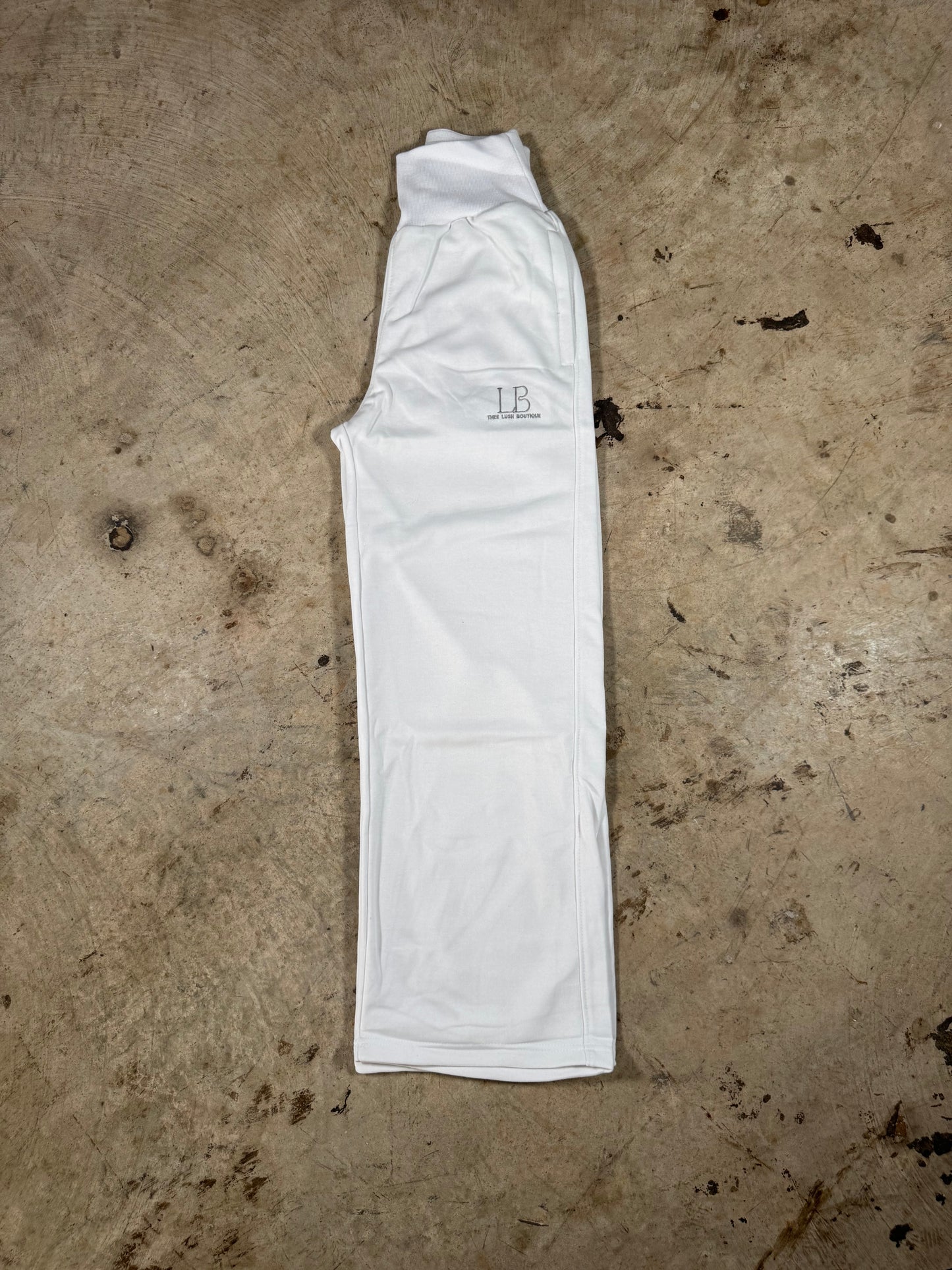 LB’s Signature Comfy Oversized Pants. ❄️